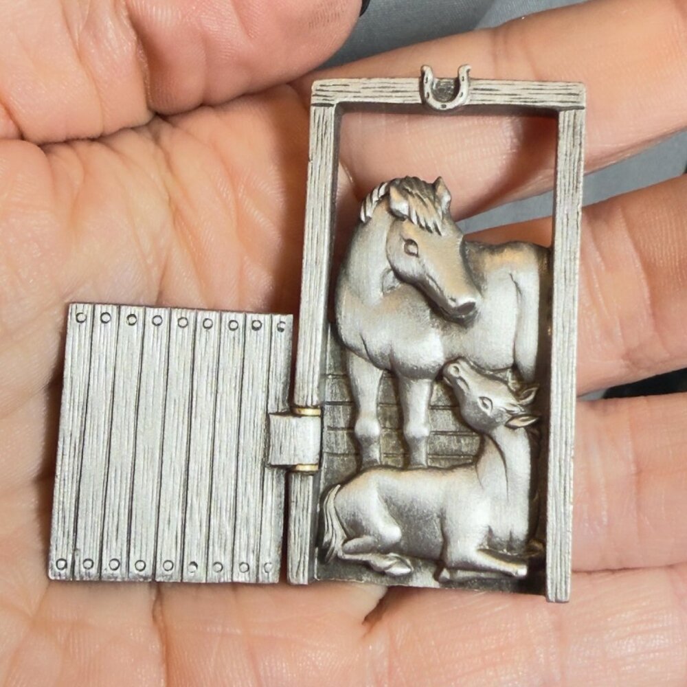 JJ Horse Stable Brooch Hinged Pewter Tone Pony Pin Jonette Jewelry 2”